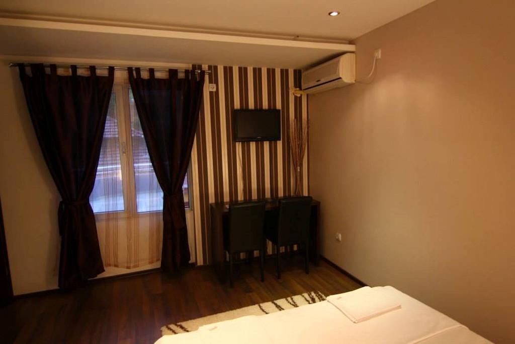 Lira Inn Ni Szoba fotó