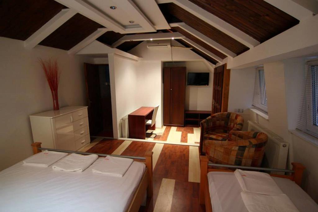 Lira Inn Ni Szoba fotó