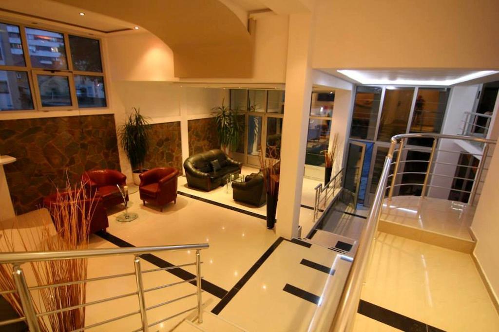 Lira Inn Ni Kültér fotó
