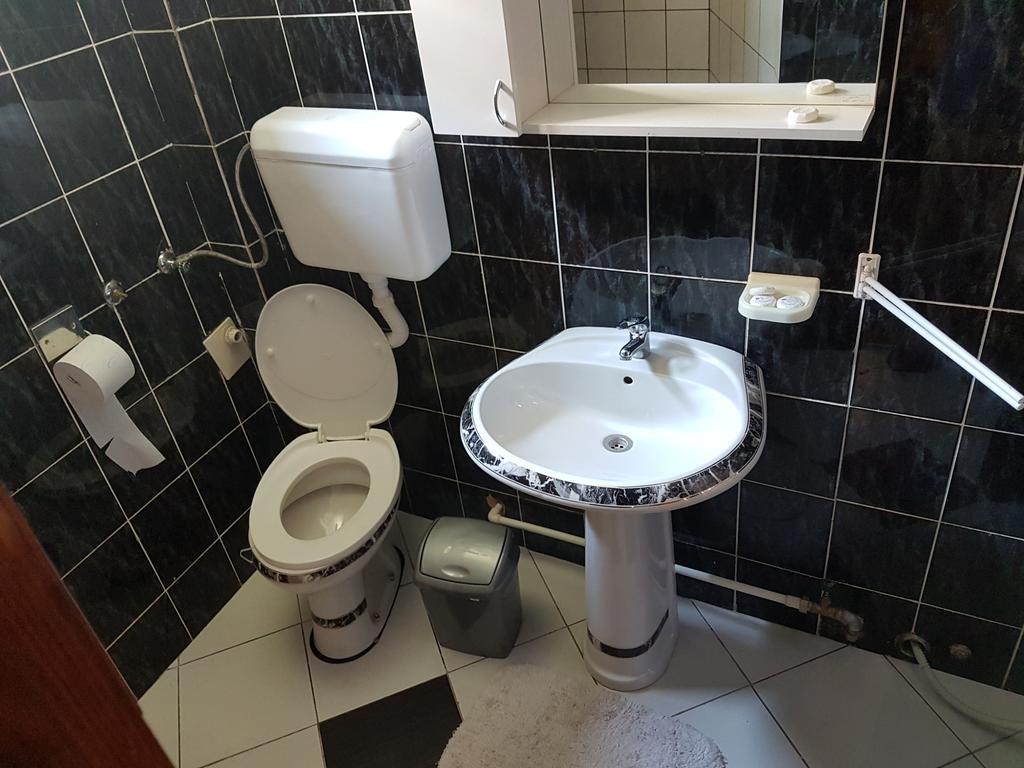 Lira Inn Ni Kültér fotó