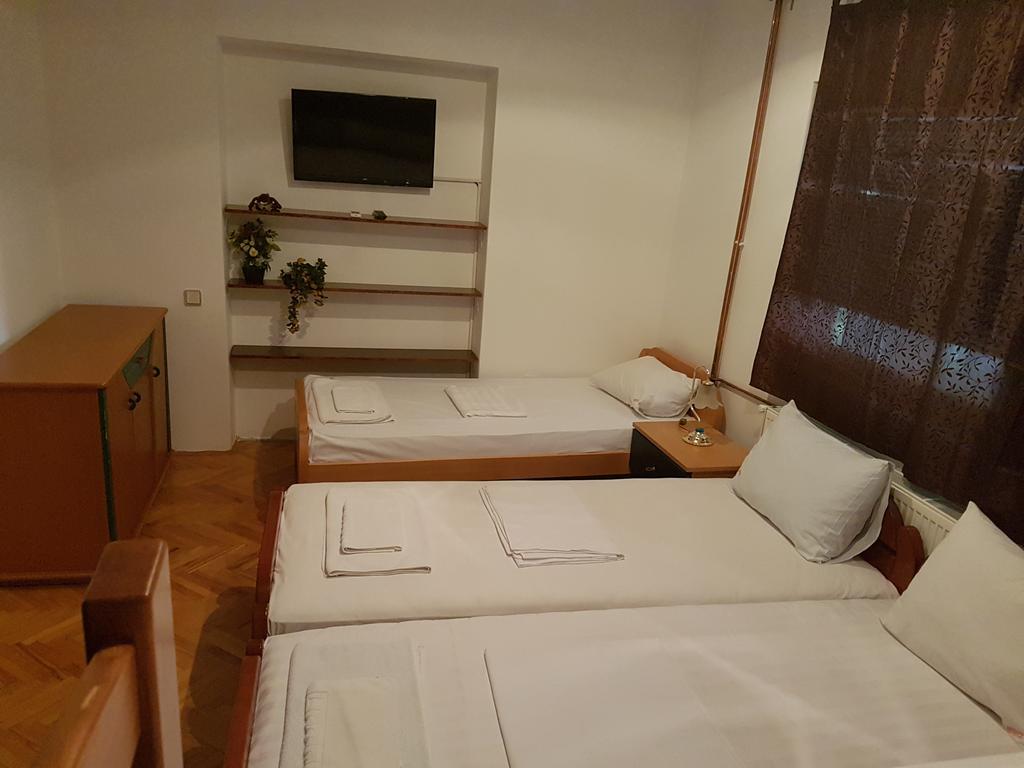 Lira Inn Ni Kültér fotó
