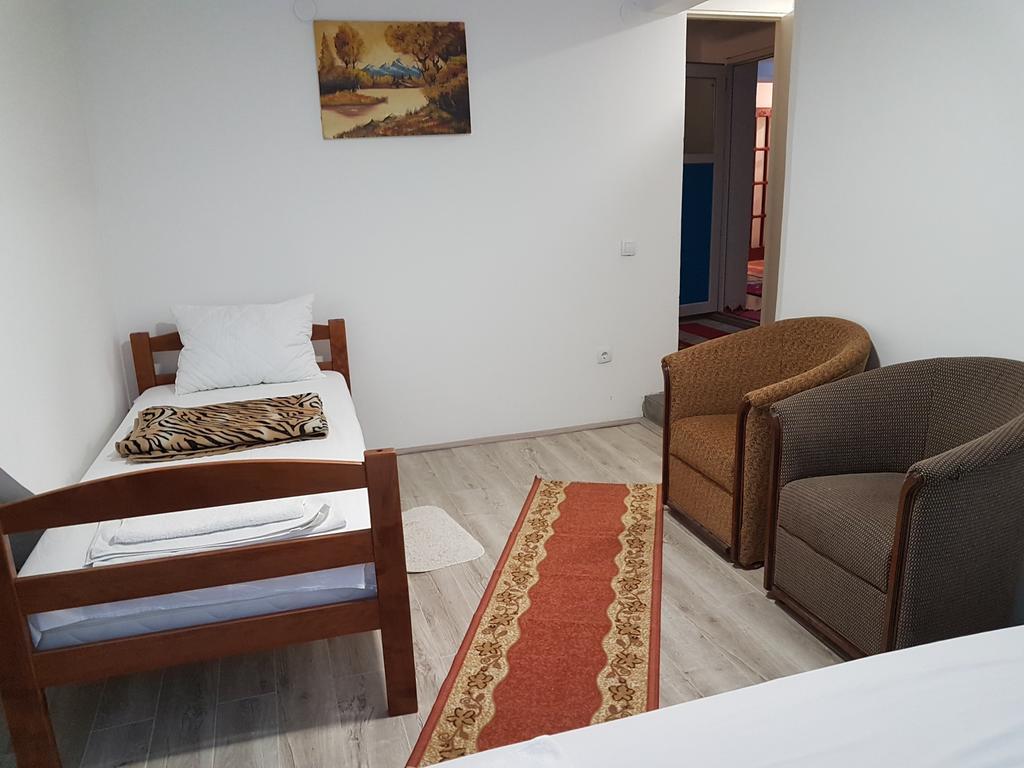 Lira Inn Ni Kültér fotó