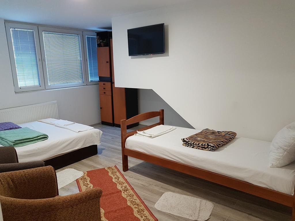 Lira Inn Ni Kültér fotó