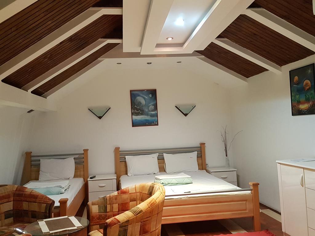Lira Inn Ni Kültér fotó