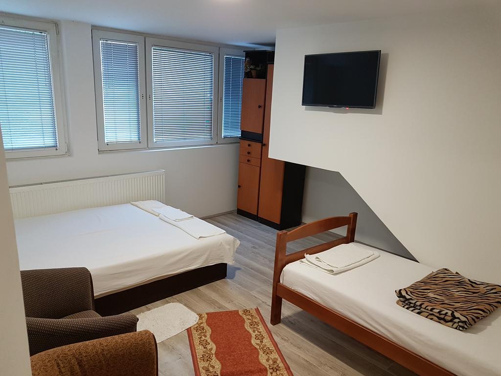Lira Inn Ni Kültér fotó