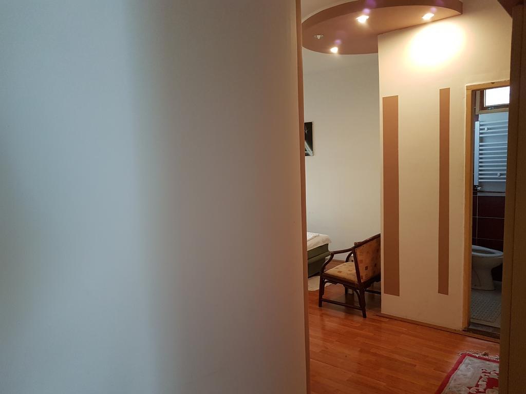Lira Inn Ni Kültér fotó