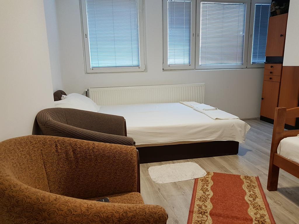 Lira Inn Ni Kültér fotó