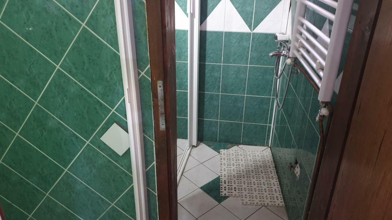 Lira Inn Ni Kültér fotó